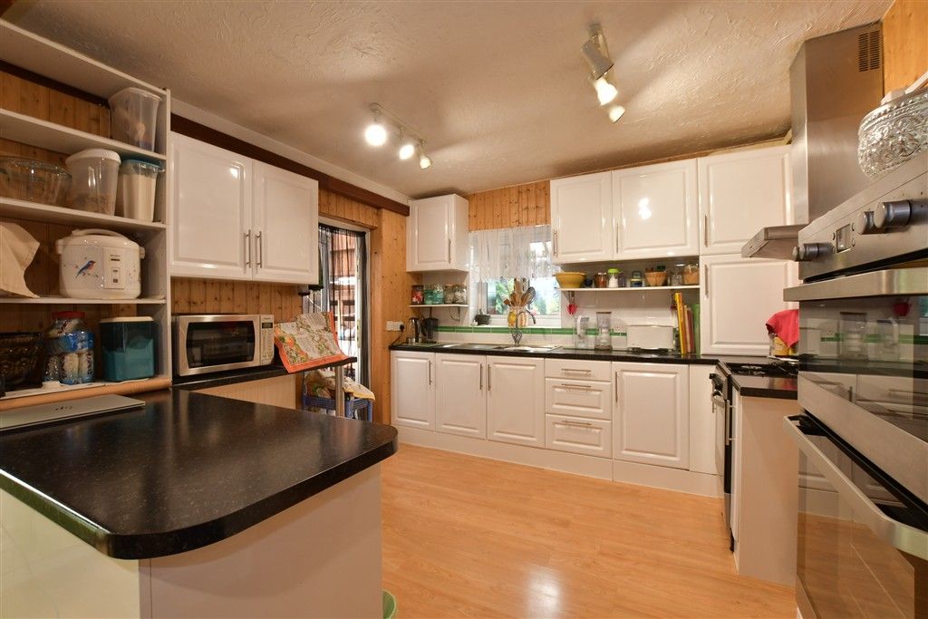 Property photo 3 of 19 Kitchen/ Breakfast Room