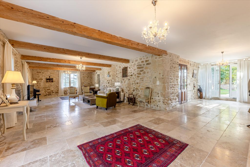 Property photo 2 of 21 Image