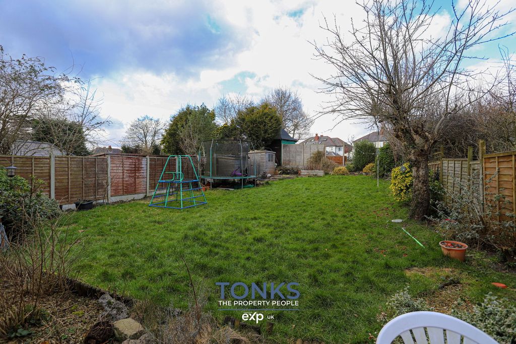 Property photo 2 of 30