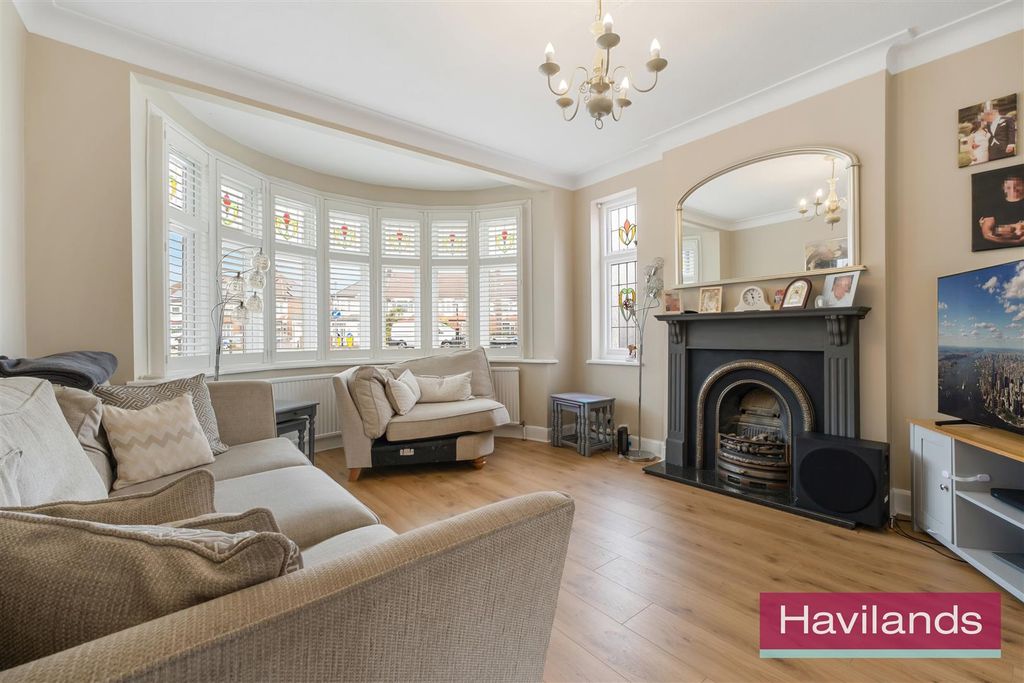 Property photo 2 of 22 Halstead Road-4.Jpg