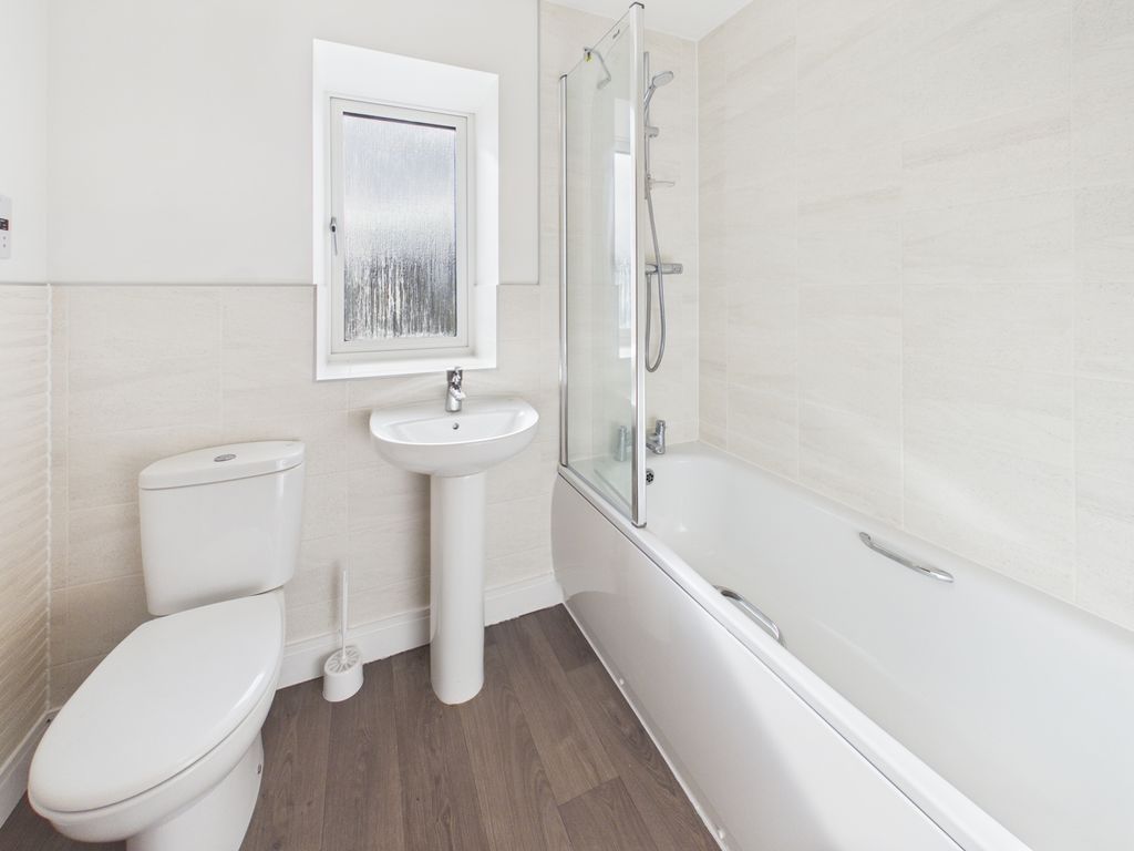 Property photo 3 of 9 Bathroom