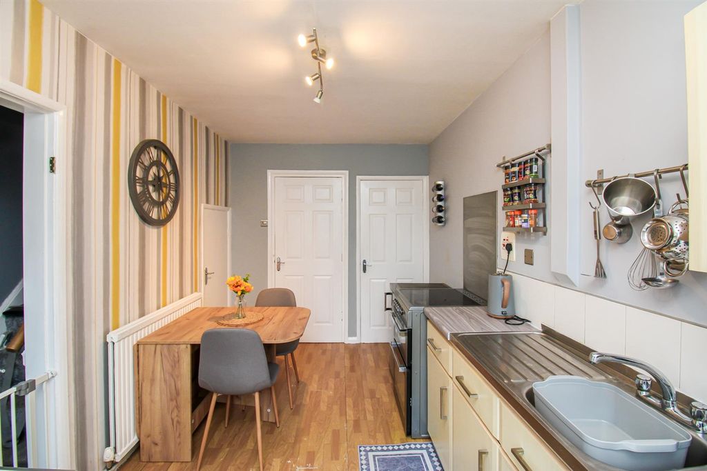 Property photo 3 of 11 Kitchen/Diner