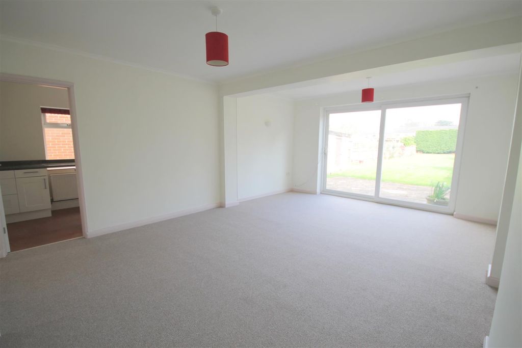 Property photo 2 of 21 MMD Lounge iii.Jpg