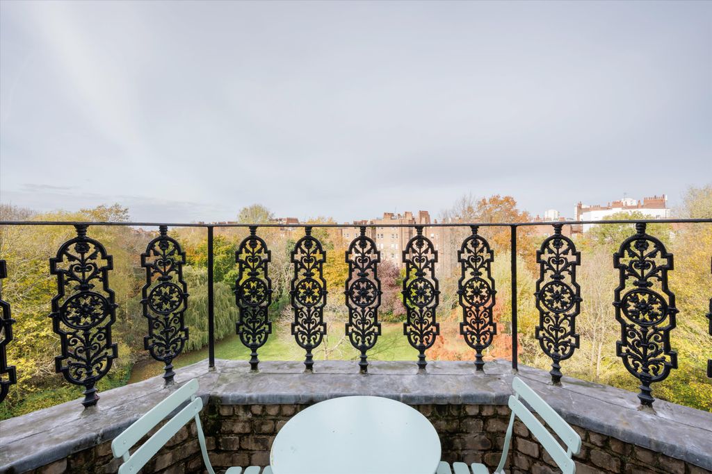 Property photo 3 of 28 Image