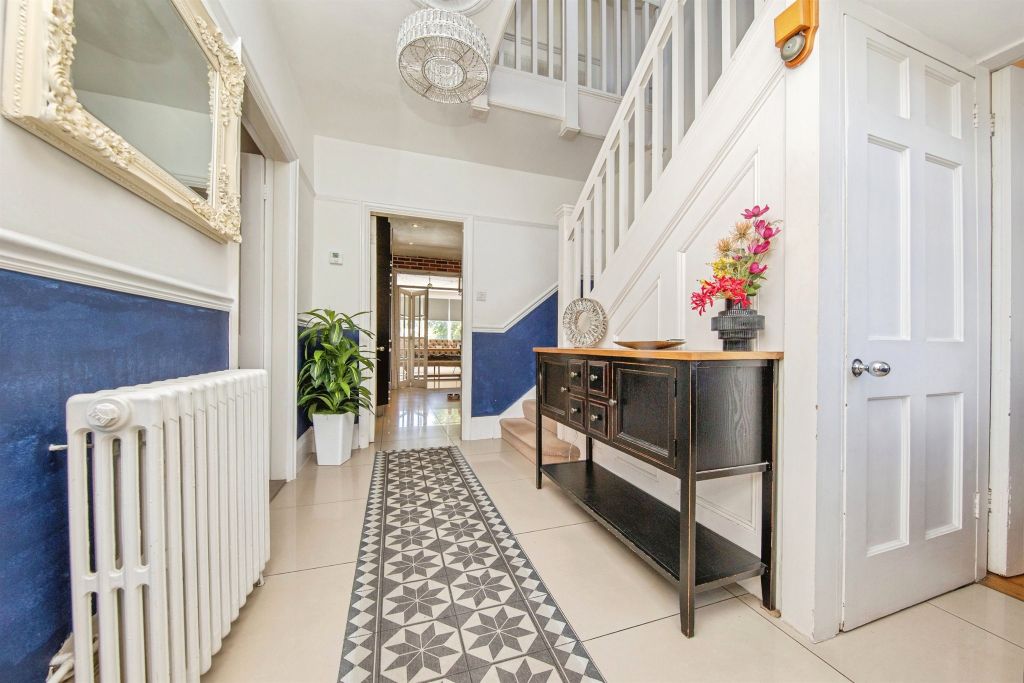 Property photo 2 of 33