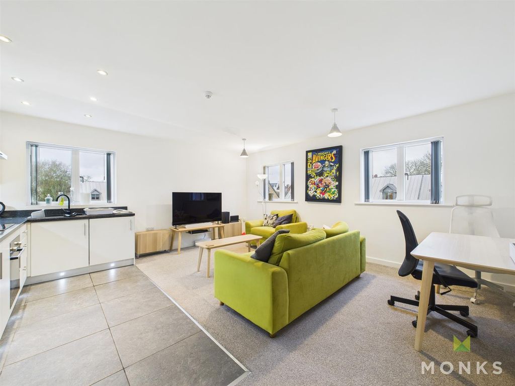 Property photo 2 of 12 Cam01520G0-Pr0325-Still013.Jpg