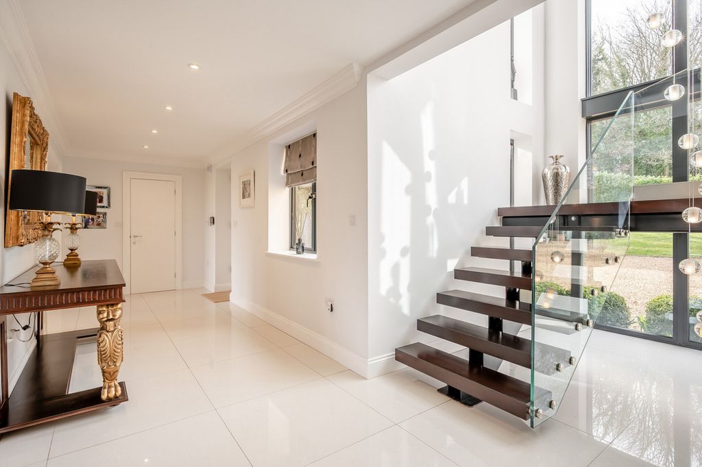 Property photo 3 of 48