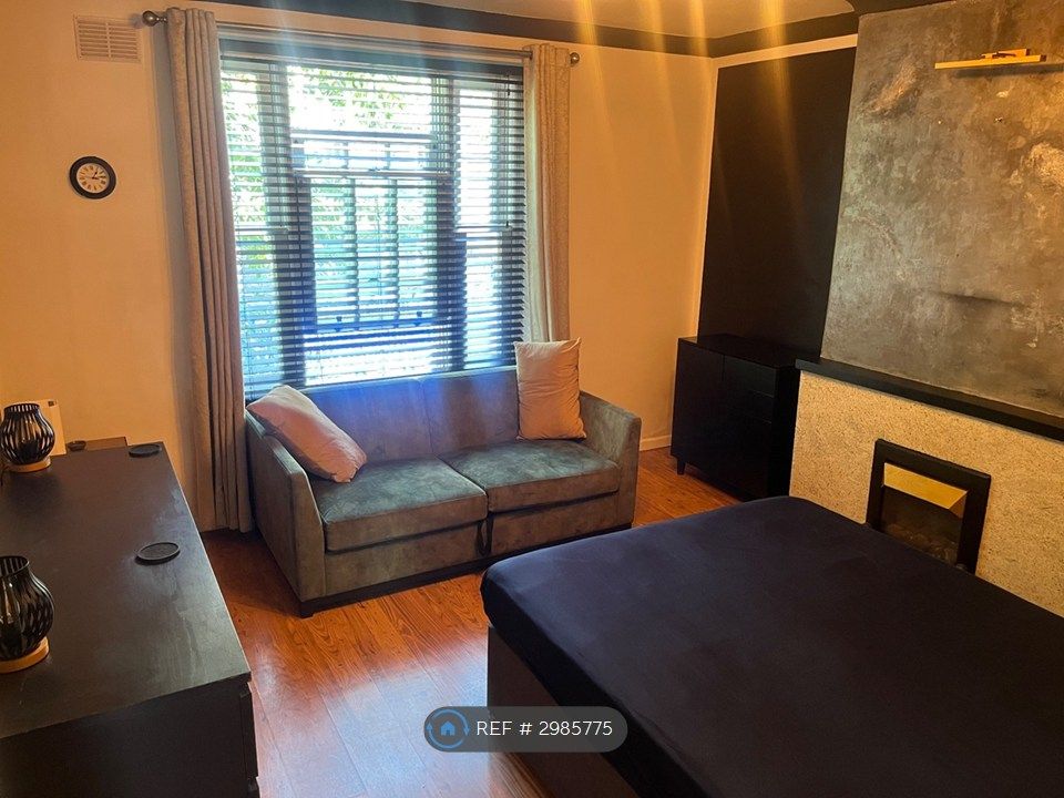 Property photo 1 of 15 Bedroom 1