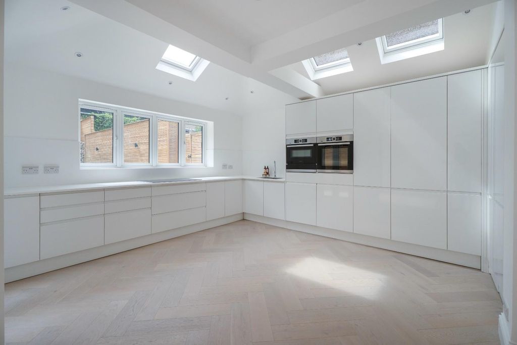 Property photo 3 of 26 17.Jpg