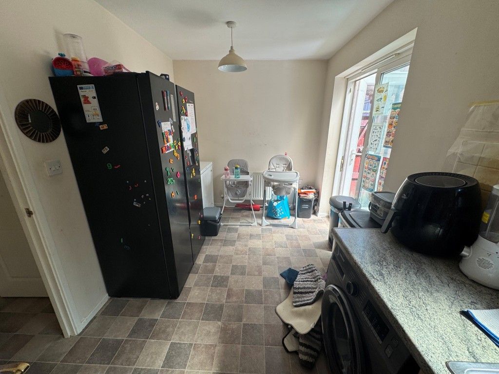 Property photo 3 of 14 Kitchen - View 1