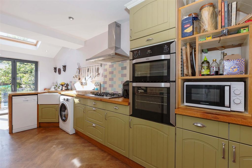 Property photo 2 of 22 South Farm Rd_19.Jpg