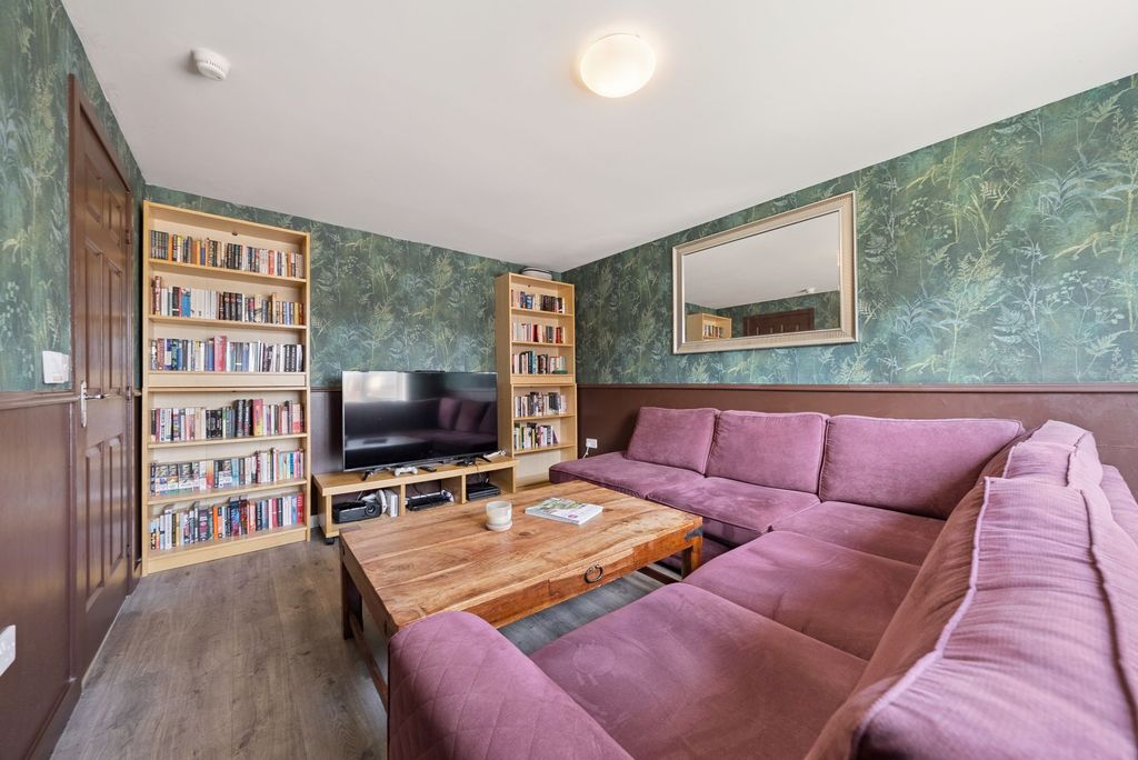 Property photo 3 of 36