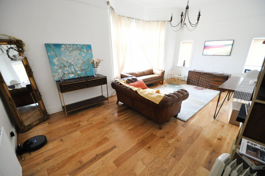 Property photo 2 of 32