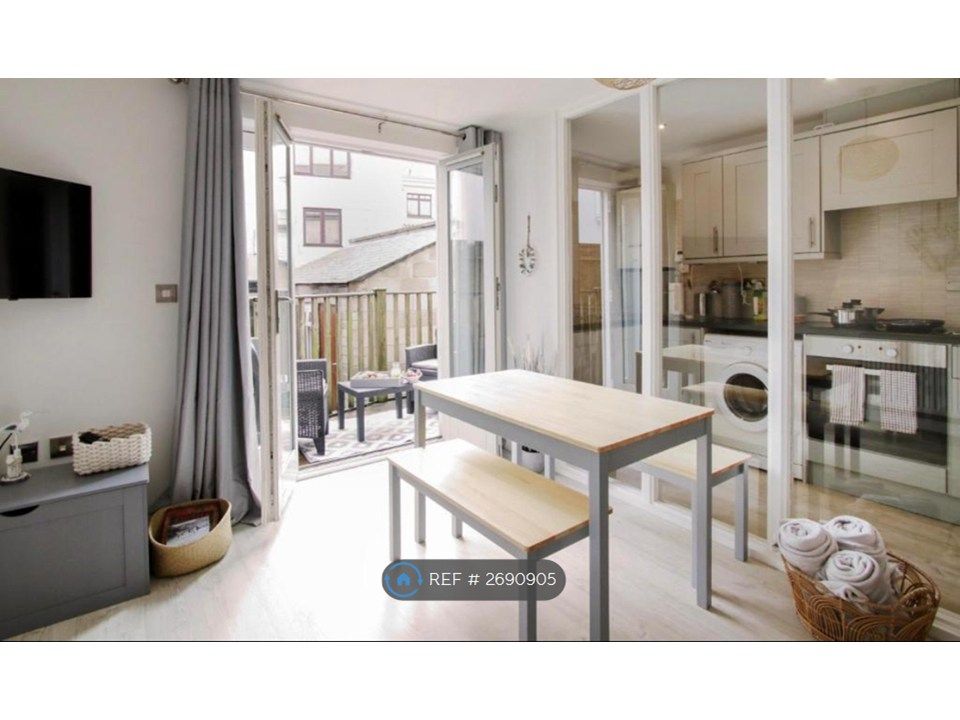 Property photo 1 of 5 Living Room