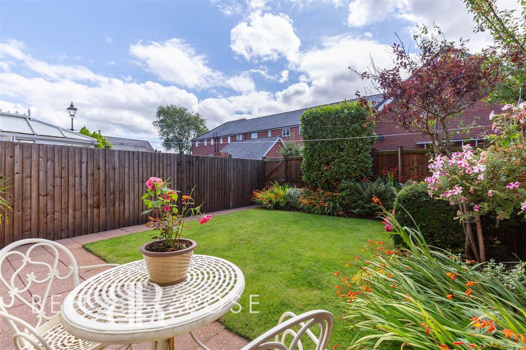 Property photo 2 of 31 Rear Garden