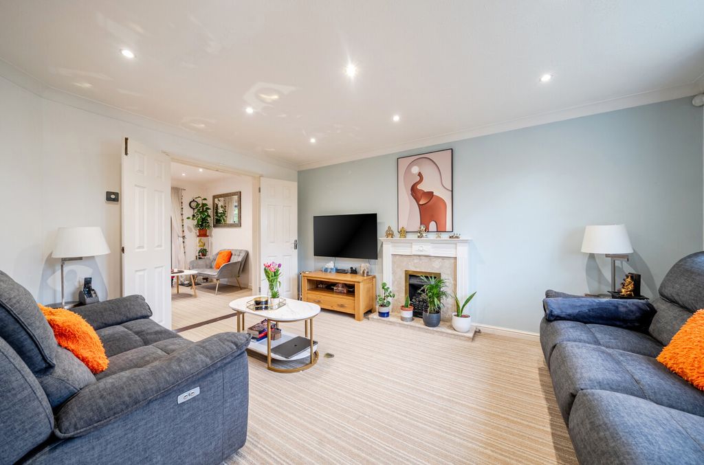 Property photo 2 of 17 1447283-19-69E687...