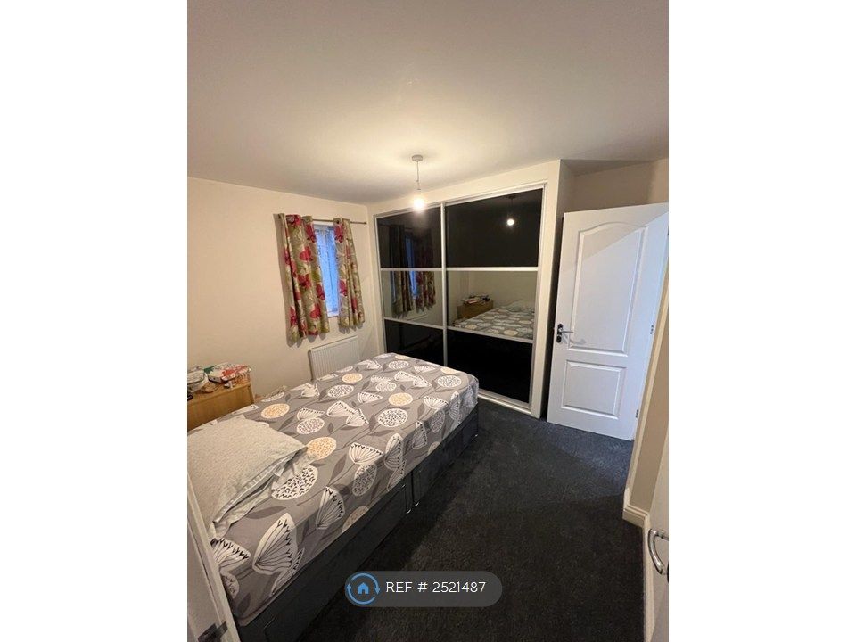Property photo 3 of 9 Master_Bedroom_With_Ensuite