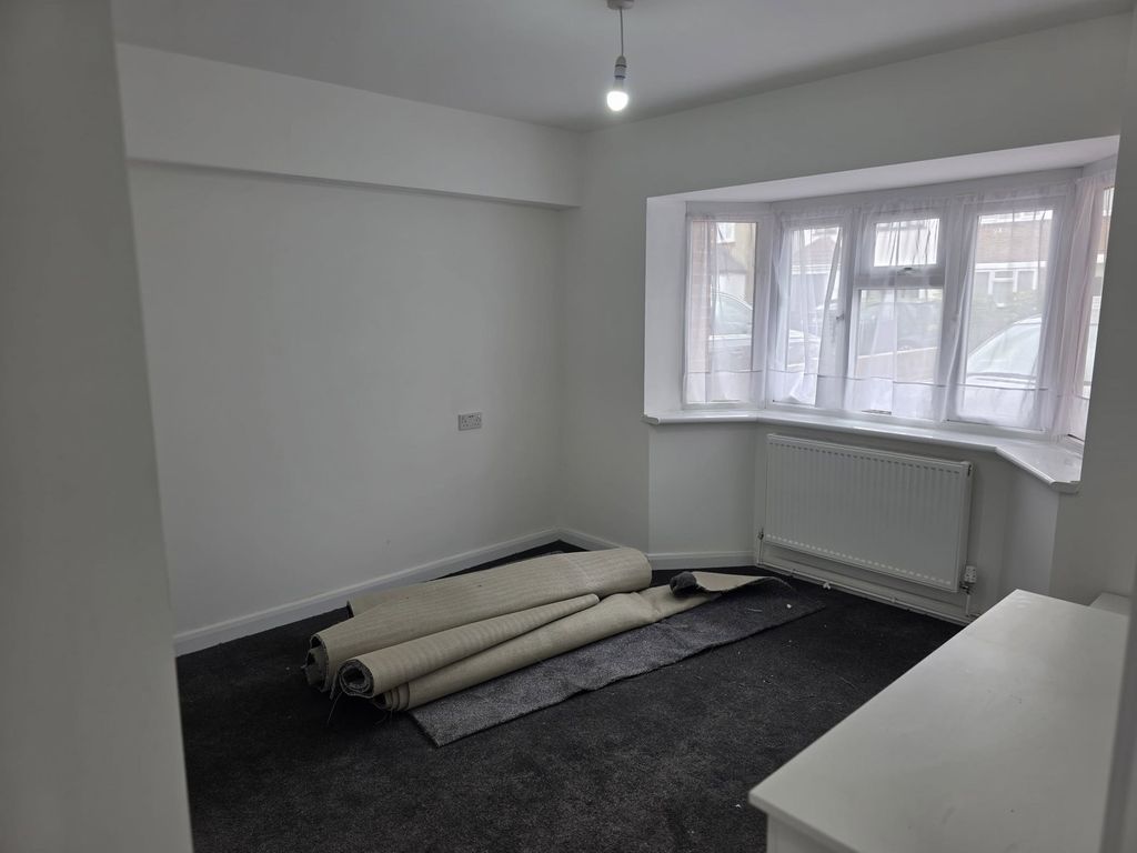 Property photo 3 of 35