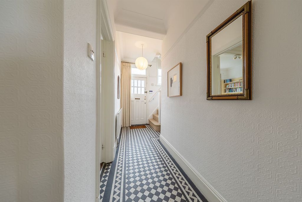 Property photo 3 of 32