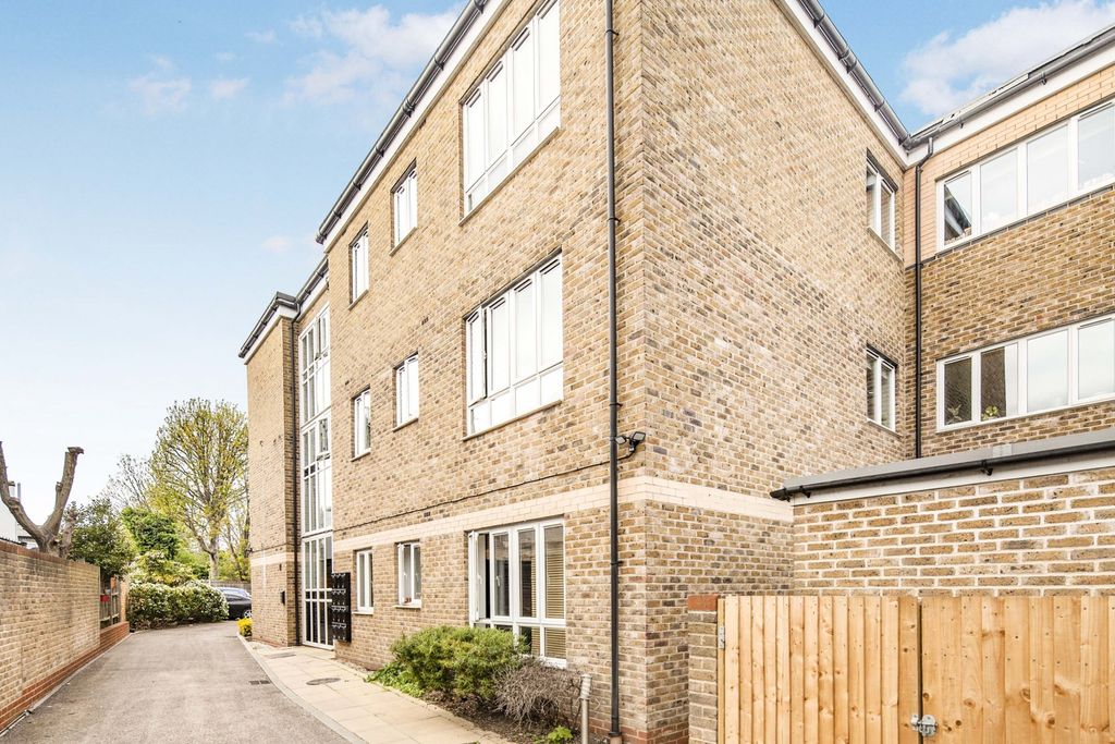 Property photo 1 of 10 External