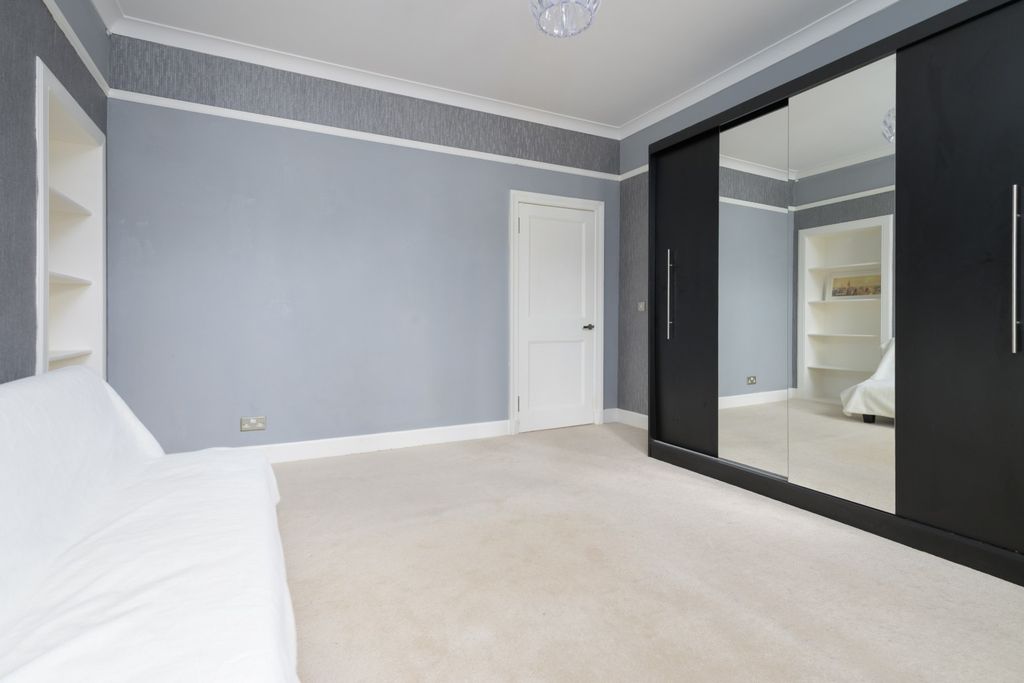 Property photo 3 of 28