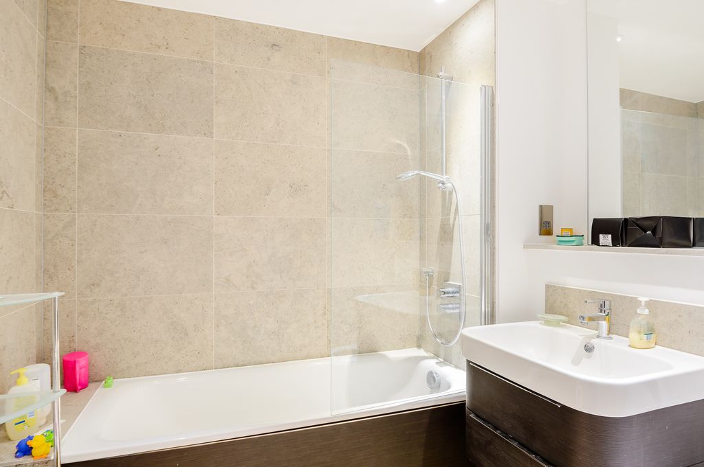Property photo 3 of 8 Bathroom