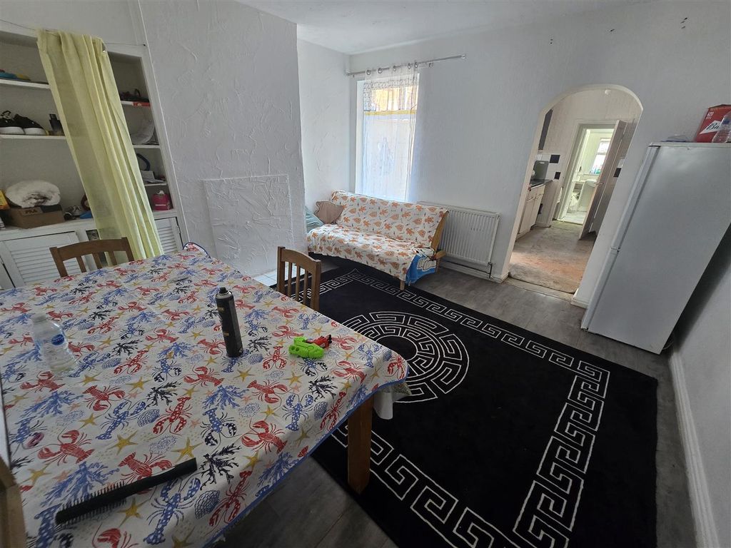 Property photo 3 of 7 Dining Room