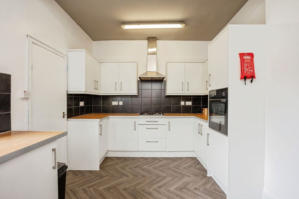 Property photo 3 of 18 Pbox-Img.Jpg