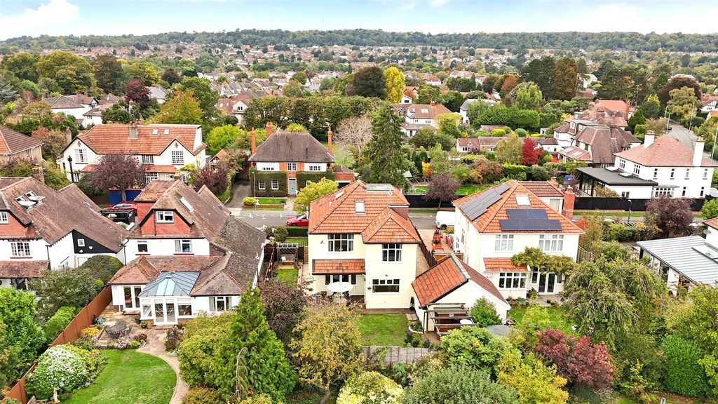 Property photo 2 of 20