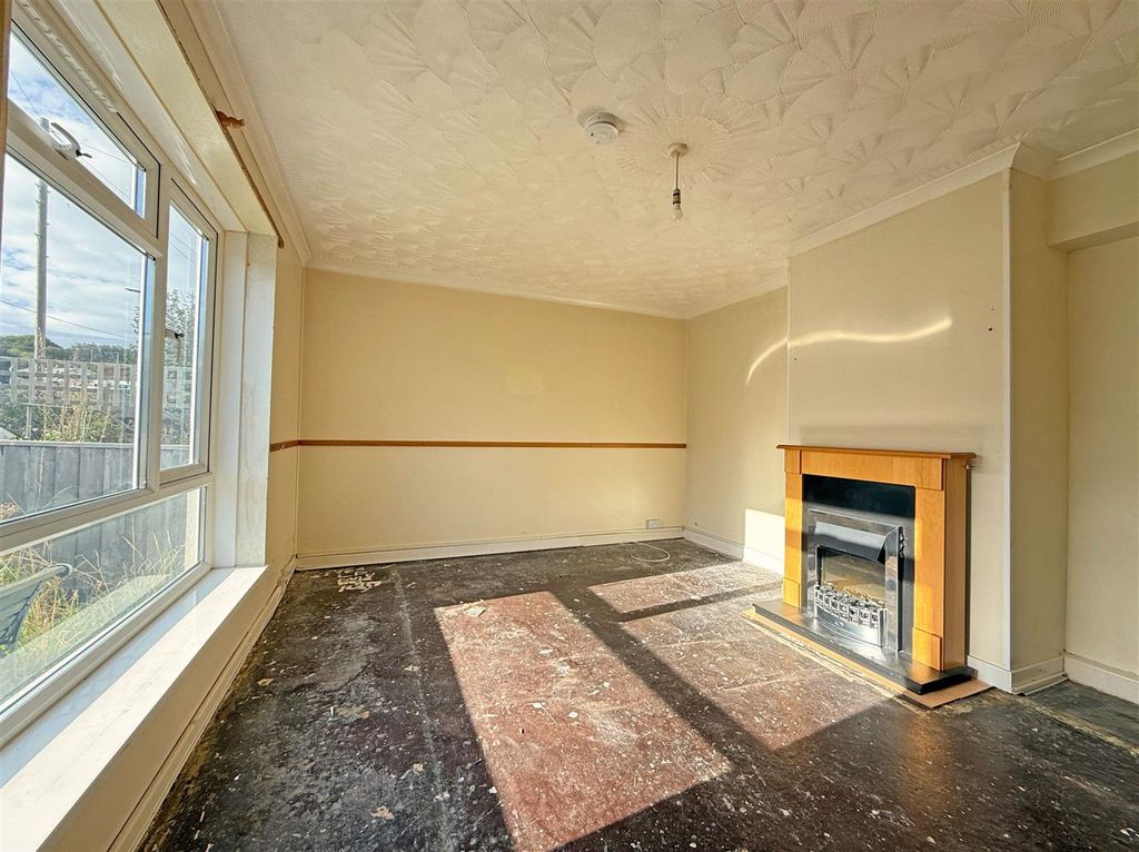 Property photo 2 of 11 Dryburgh Crescent 58 - Lounge Fp.Jpg