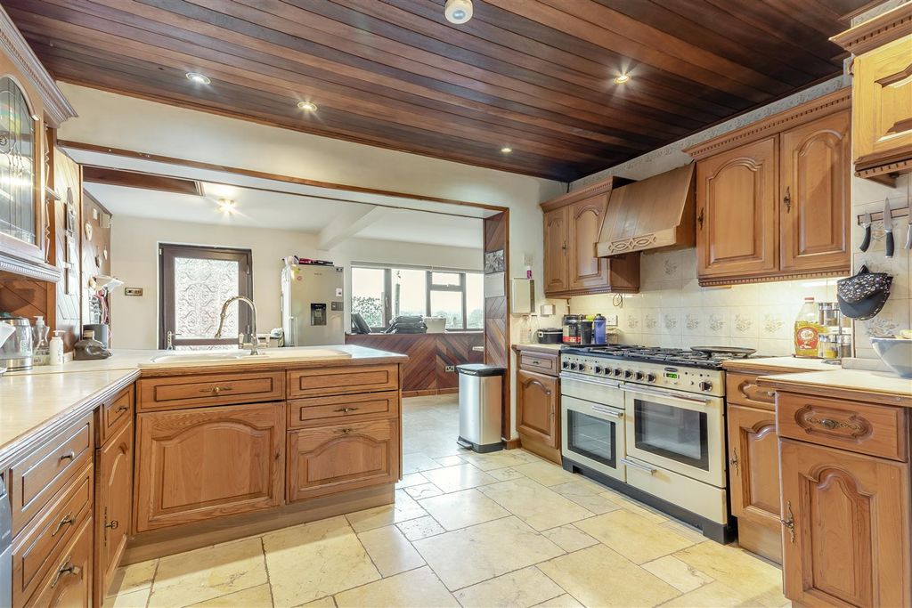 Property photo 3 of 37