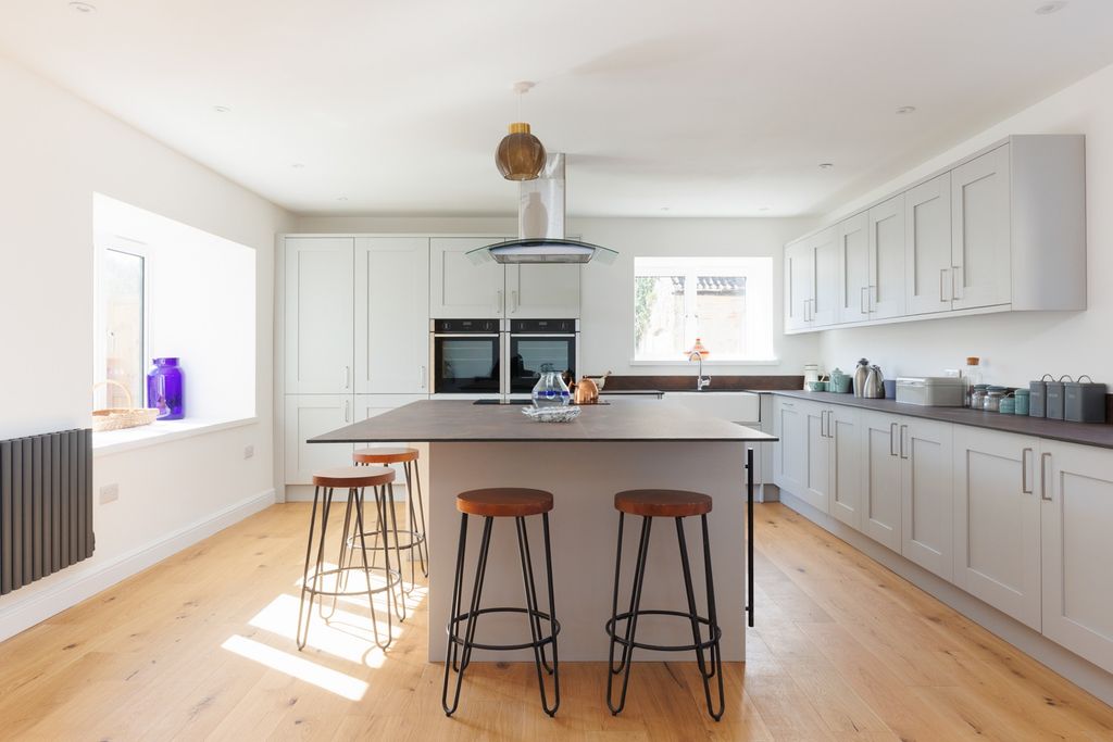 Property photo 2 of 18 4857831