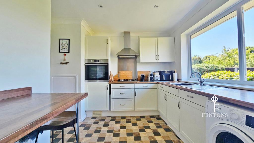 Property photo 3 of 21 Kitchen