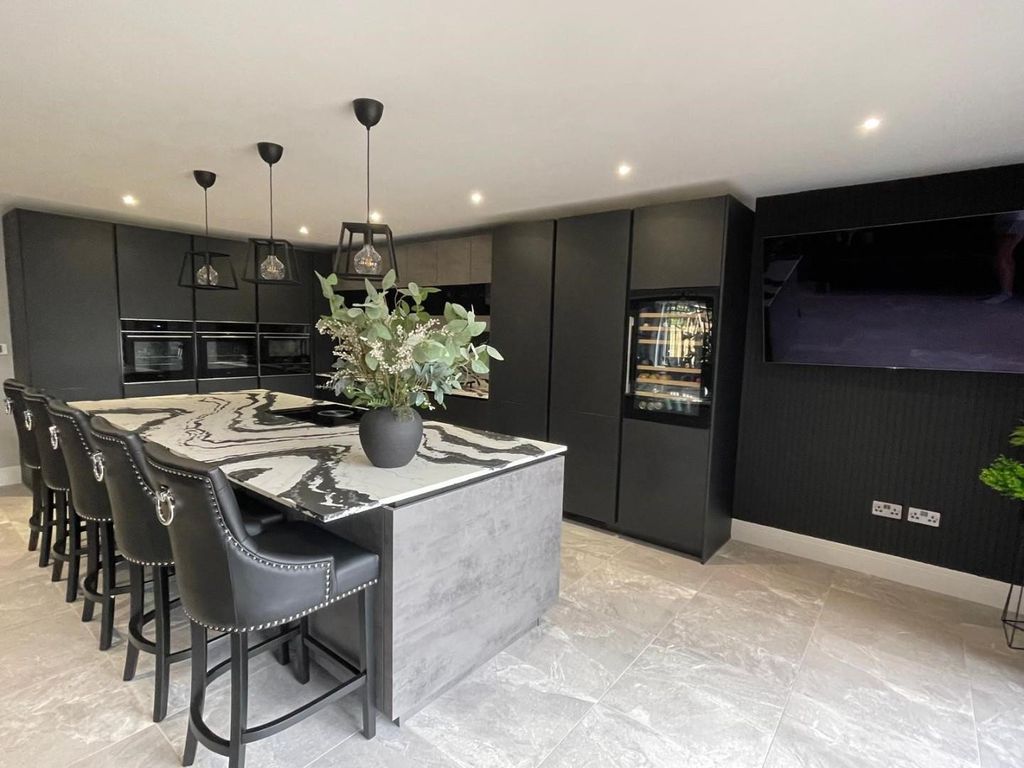 Property photo 3 of 46 Kitchen