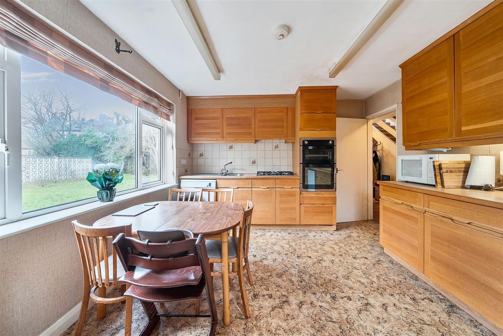 Property photo 3 of 23 Kitchen