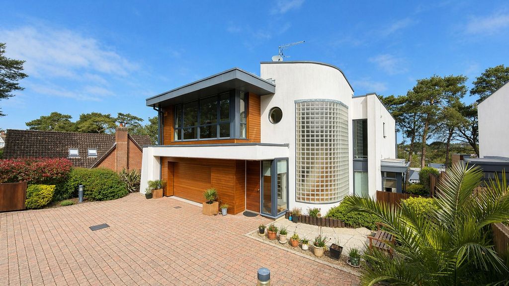 Property photo 1 of 16