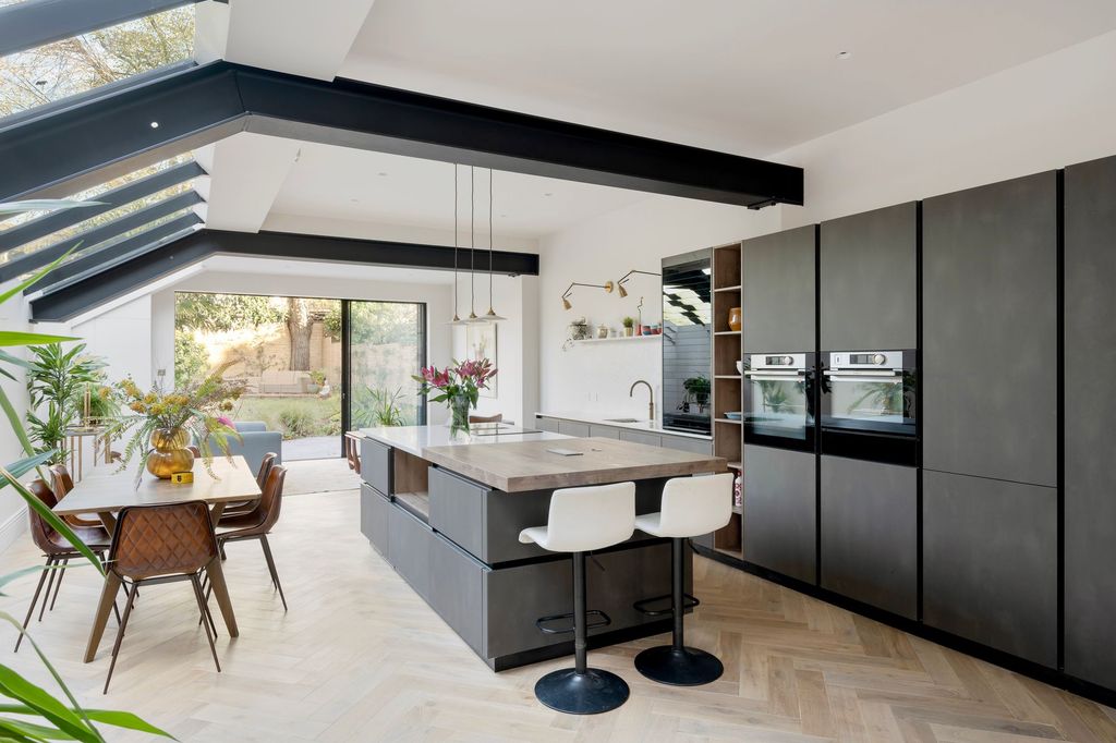 Property photo 2 of 22