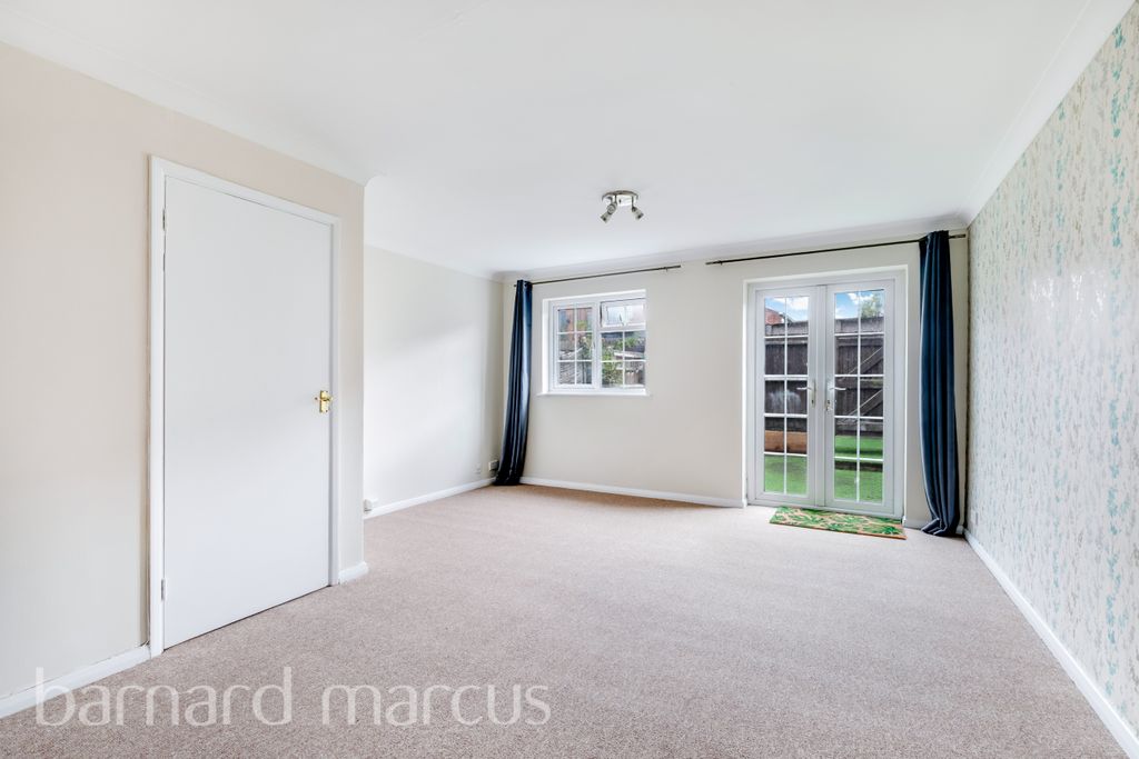 Property photo 2 of 9 Living Room