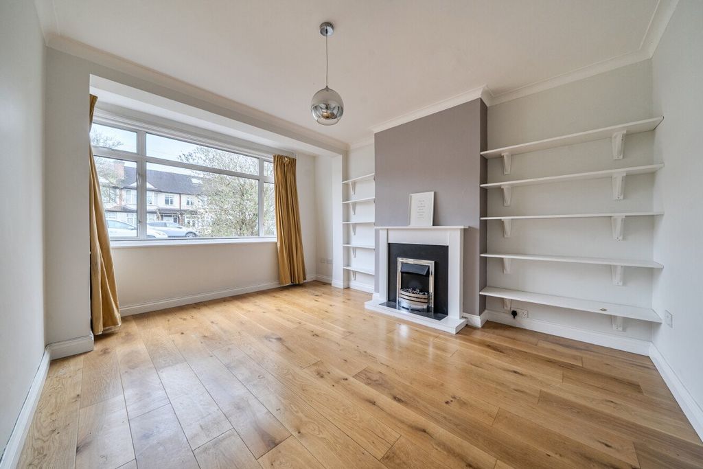 Property photo 3 of 22 Picture No. 34