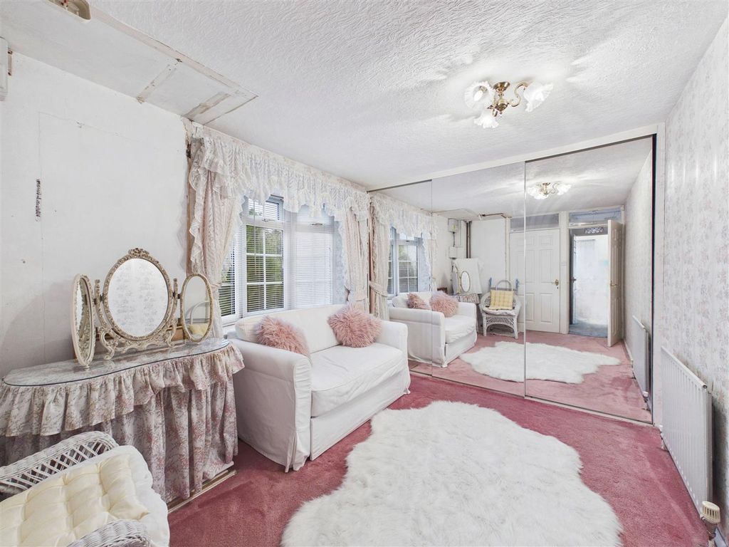 Property photo 3 of 15 Cam05476G0-Pr0318-Still009.Jpg