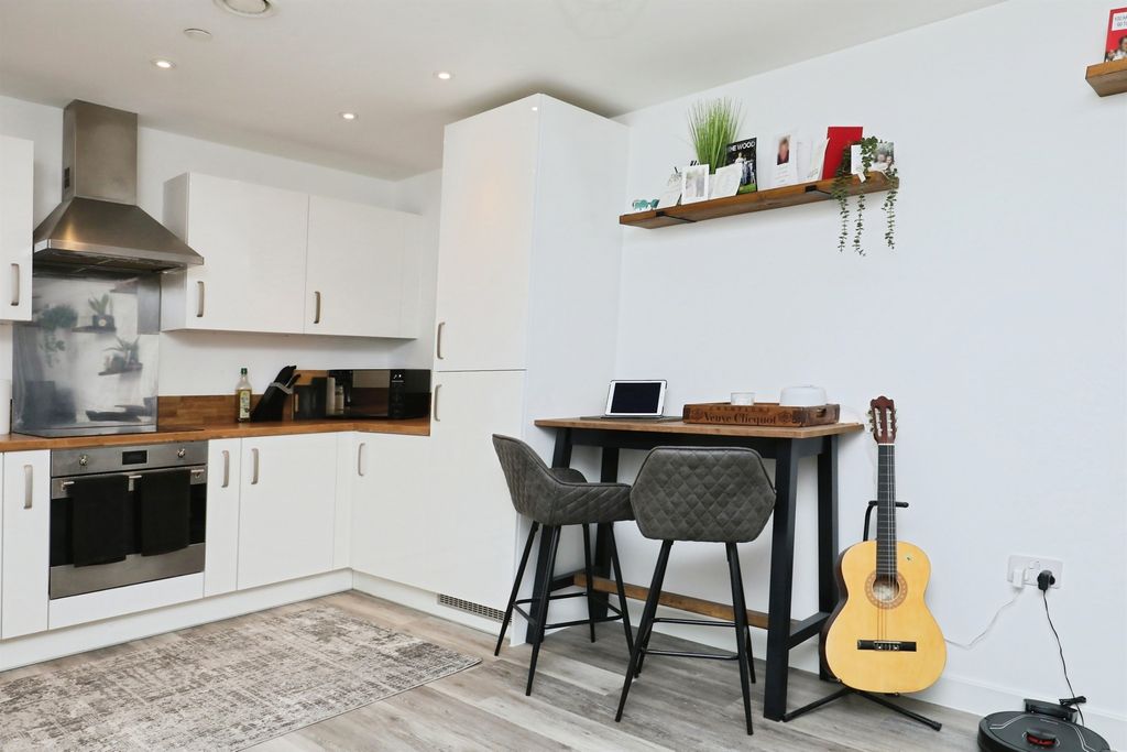 Property photo 3 of 17