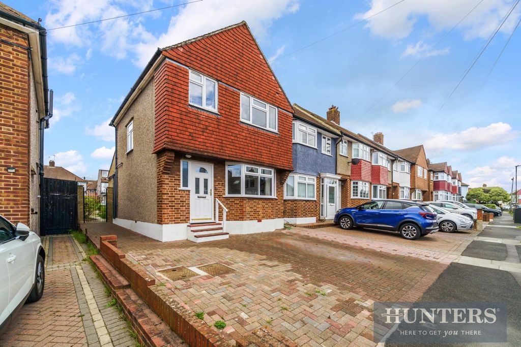 Property photo 1 of 12 Lynmouth Avenue (12).Jpg