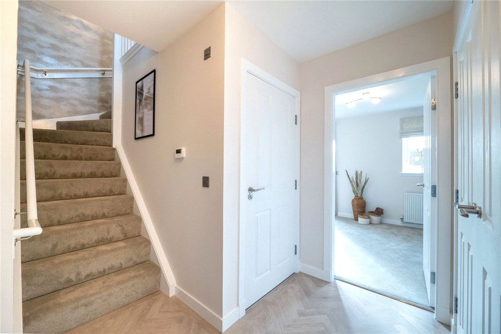 Property photo 2 of 5 Hallway
