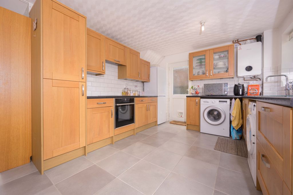 Property photo 3 of 9