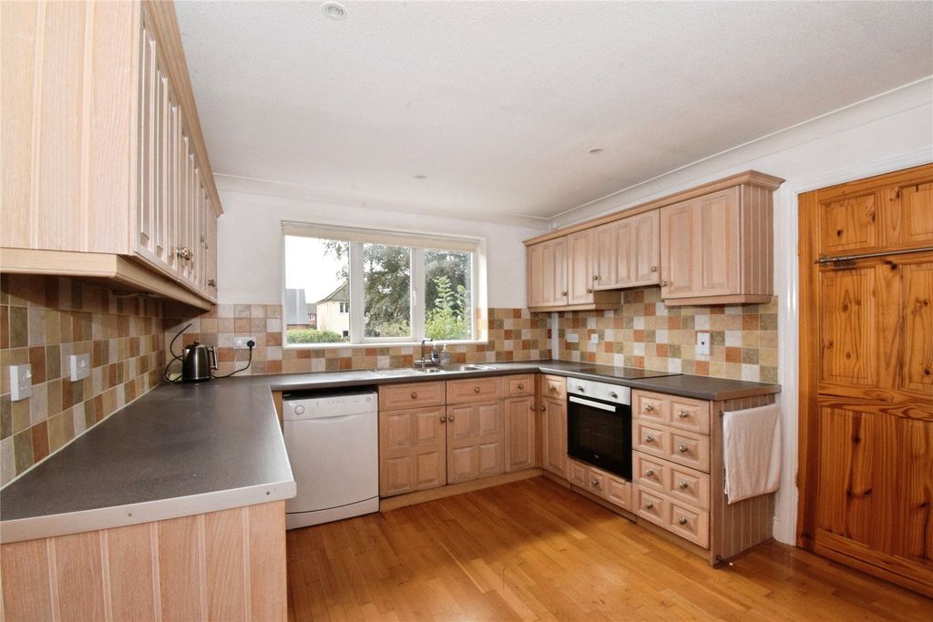 Property photo 3 of 26 Kitchen