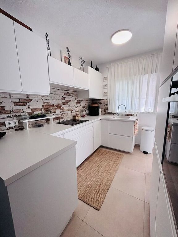 Property photo 2 of 39