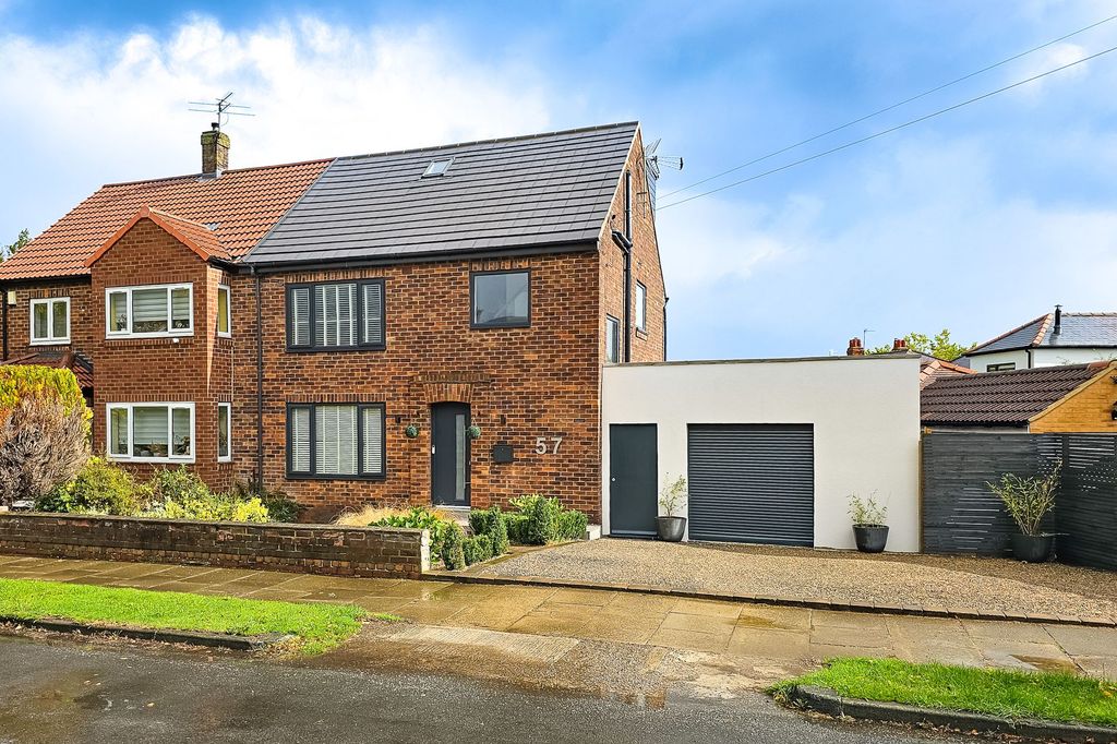 Property photo 1 of 34