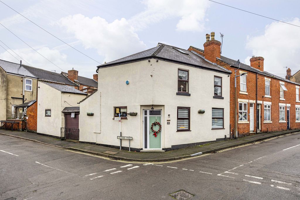 Property photo 3 of 11