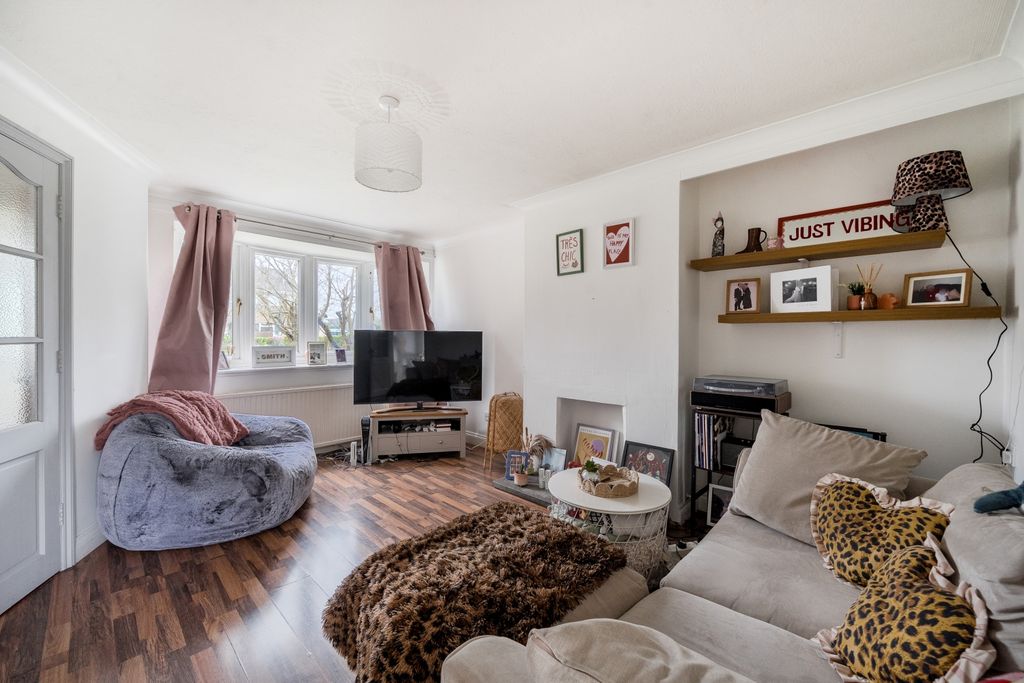 Property photo 3 of 17 Living Room