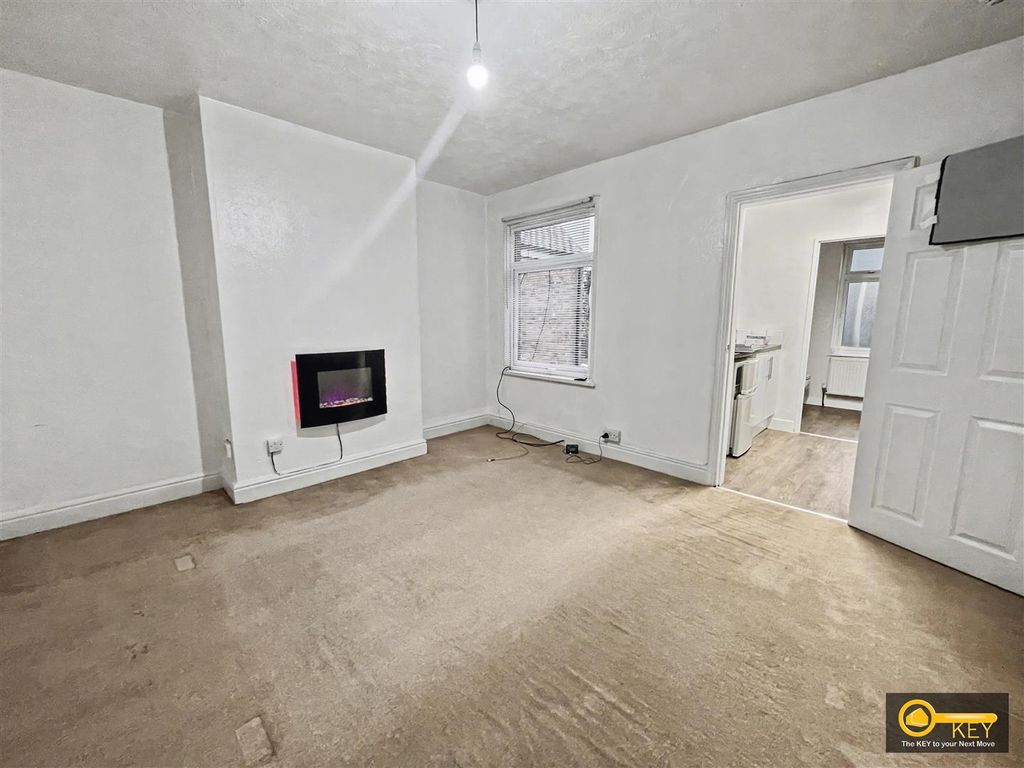 Property photo 3 of 7 Lounge